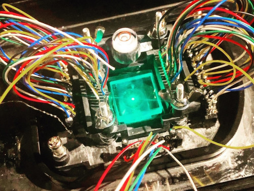 Prototype device for simultaneous optical and electrical studies