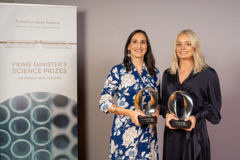 Olivia-Jemma-PM-Science-Prizes-RebeccaMcMillanPhotography 20250506 102938