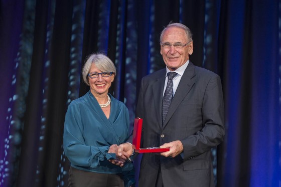 Margaret Hyland receives Pickering Medal from Barry Welch 560x373